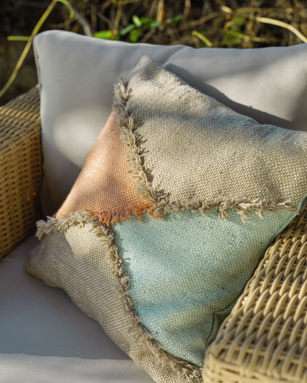 Fotoliu exterior maro din textil Giana Kave Home