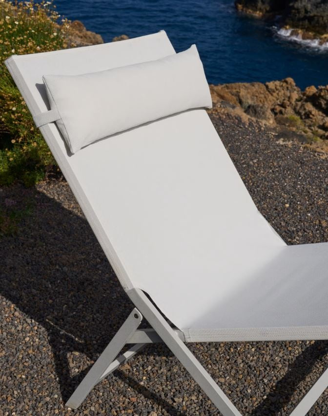 Fotoliu exterior pliabil alb din metal Canutells Kave Home