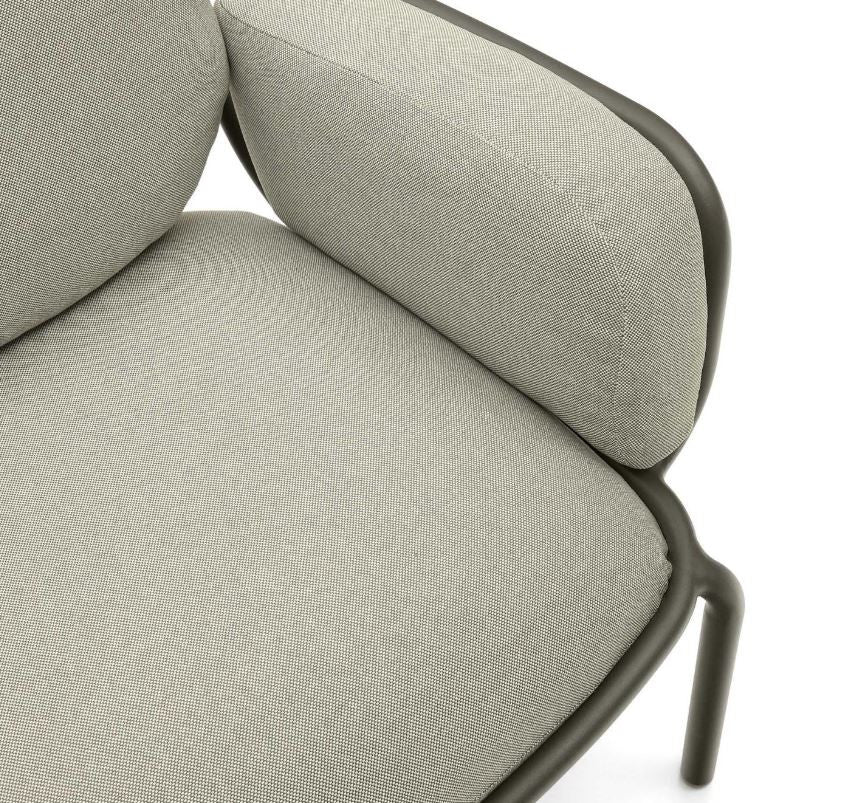 Fotoliu exterior verde/crem din metal Joncols Kave Home