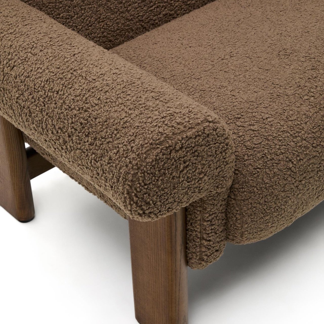 Fotoliu grej din textil Cabana Kave Home
