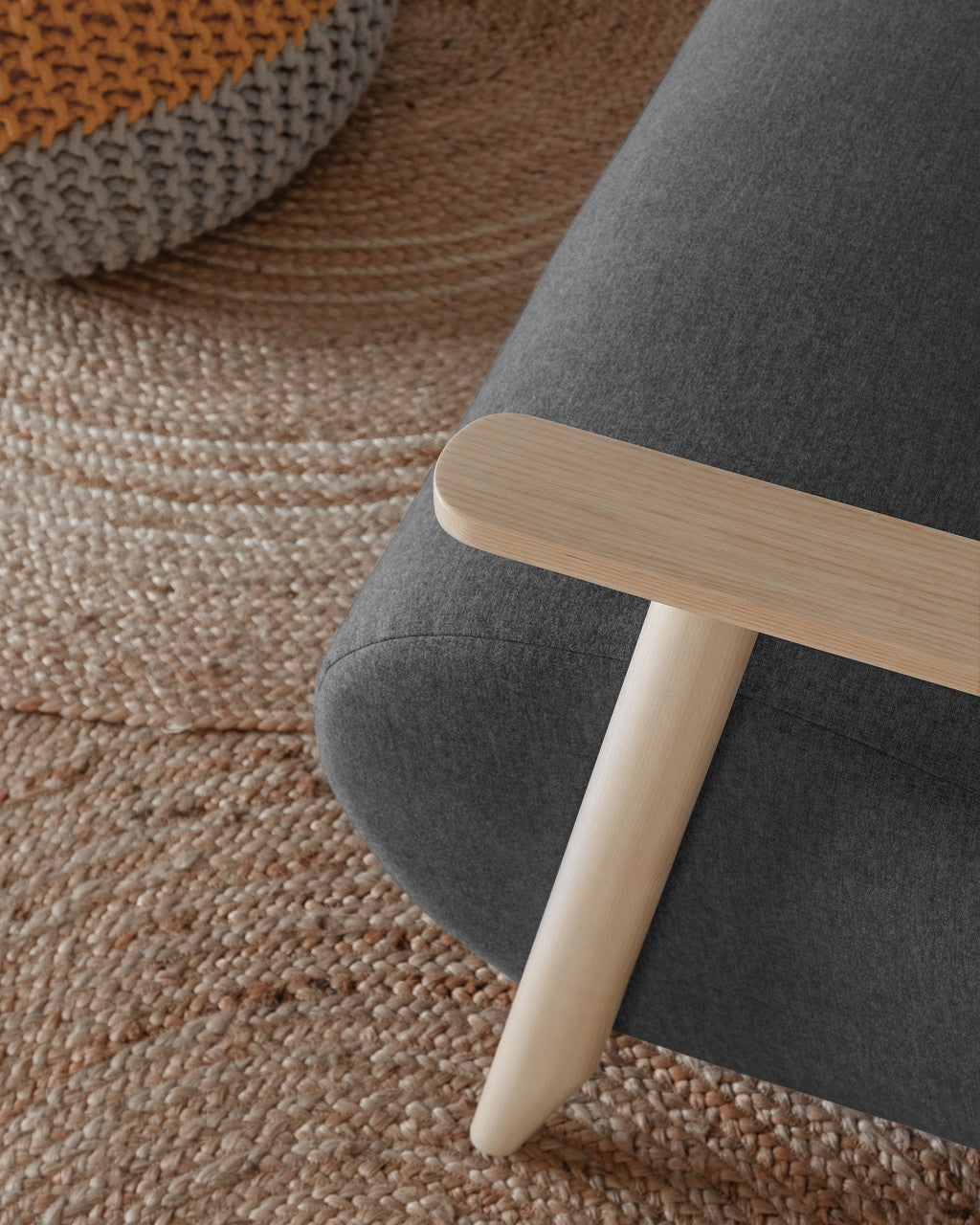 Fotoliu gri grafit/maro deschis din textil Meghan Kave Home