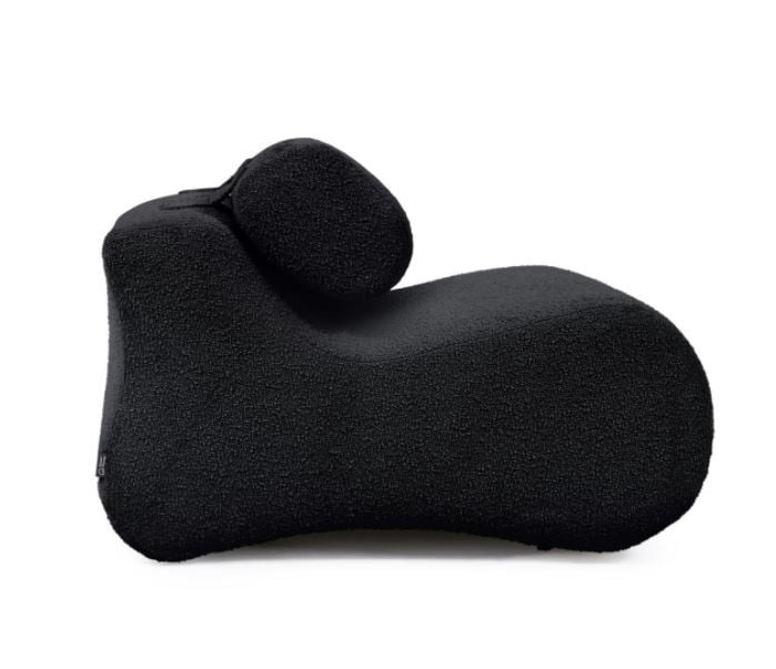 Fotoliu negru din textil Club Kave Home