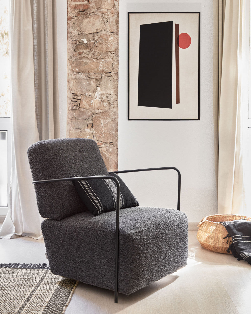 Fotoliu negru din textil Gamer Shearling Kave Home