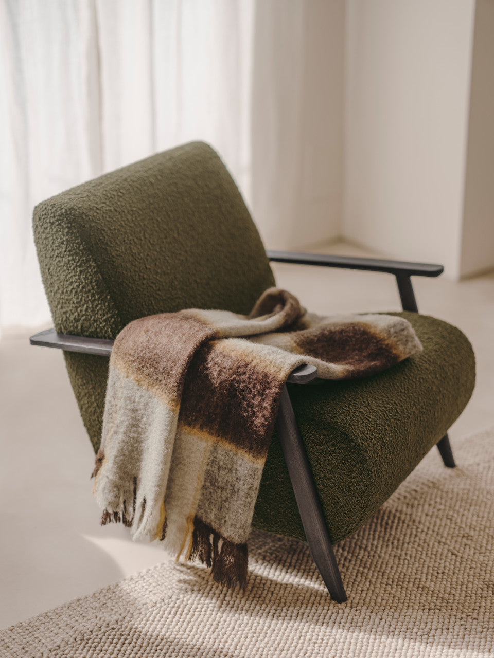 Fotoliu verde din textil Meghan Fleece Kave Home