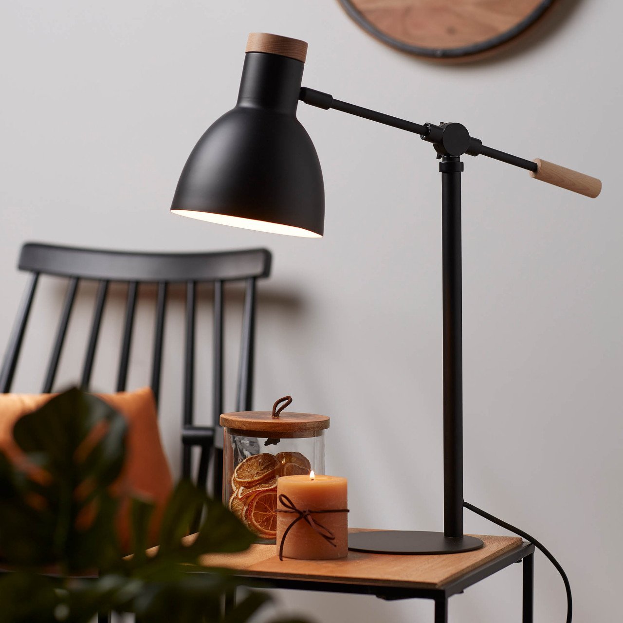 Lampa birou neagra din metal 54 cm Tescarle Kave Home