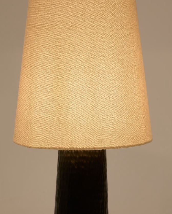 Lampadar alb/negru din metal 129 cm Senni Kave Home