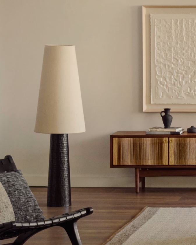 Lampadar alb/negru din metal 129 cm Senni Kave Home