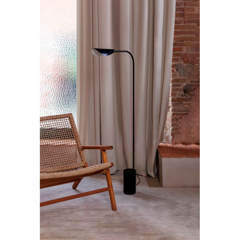 Lampadar, Lampa de podea LIGGERA