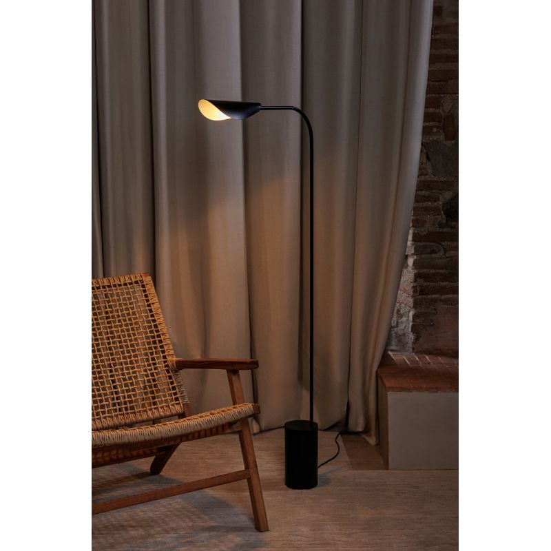 Lampadar, Lampa de podea LIGGERA