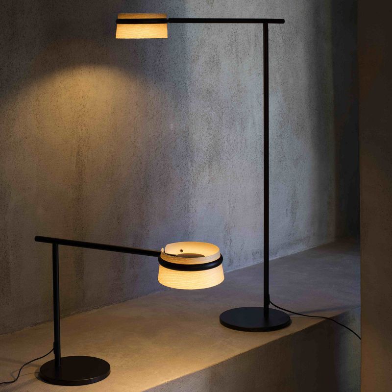 Lampadar LED dimabil design deosebit LOOP frasin