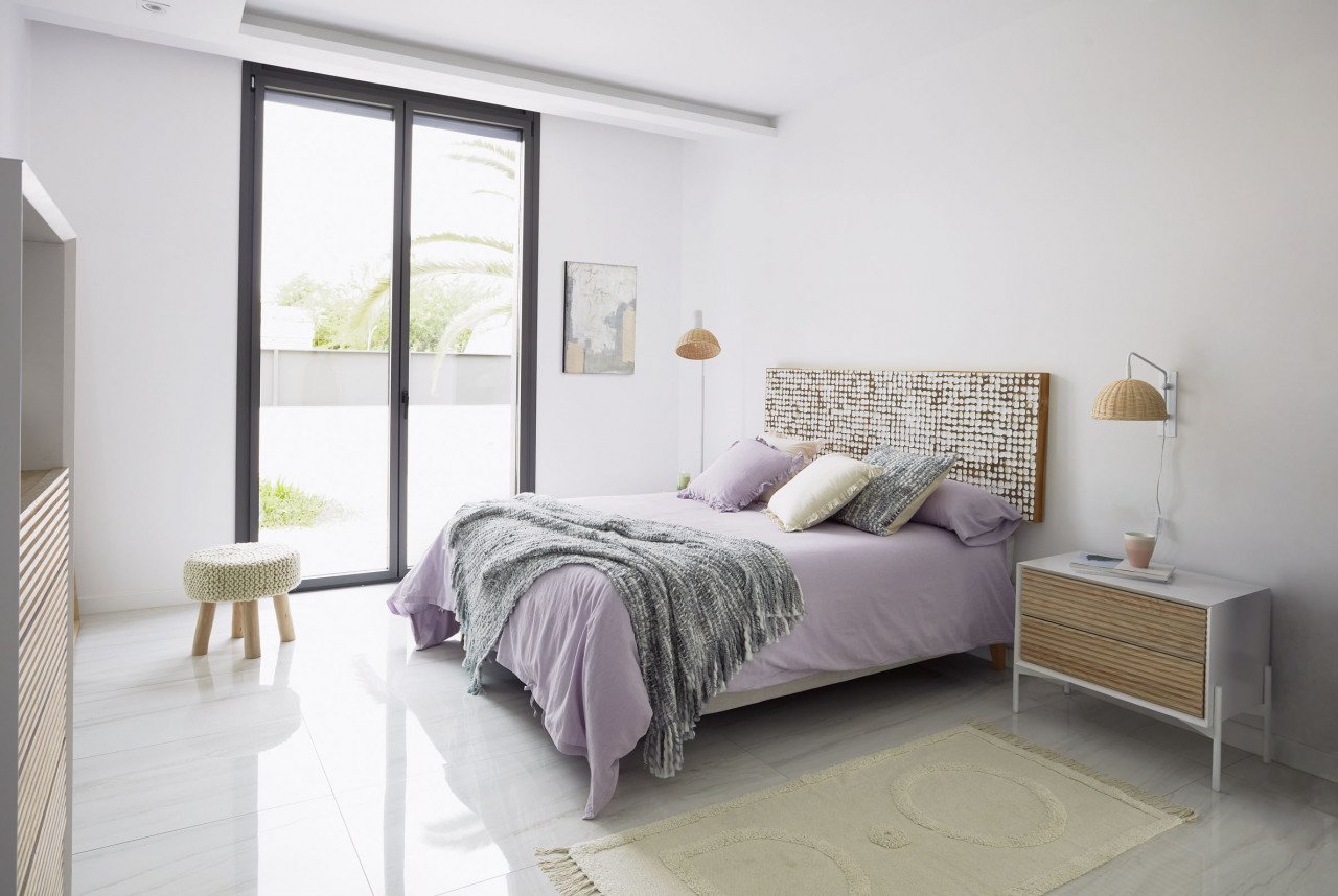 Lampadar maro/alb din ratan 158 cm Damila Kave Home