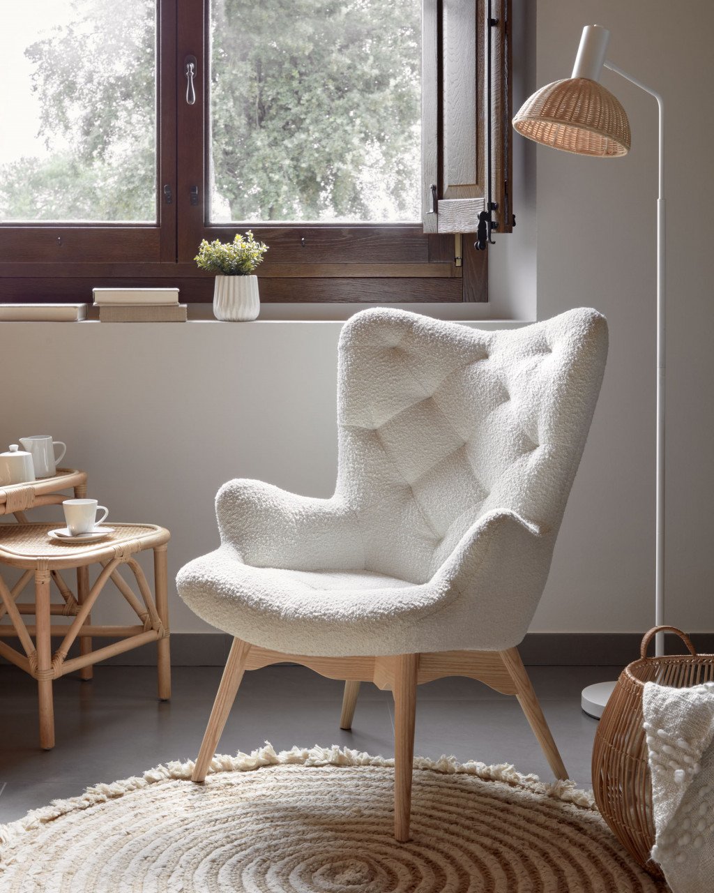 Lampadar maro/alb din ratan 158 cm Damila Kave Home