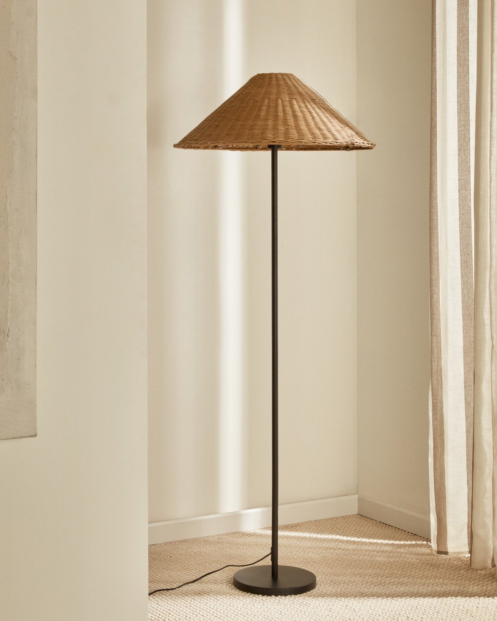 Lampadar maro din ratan 154 cm Urania Kave Home
