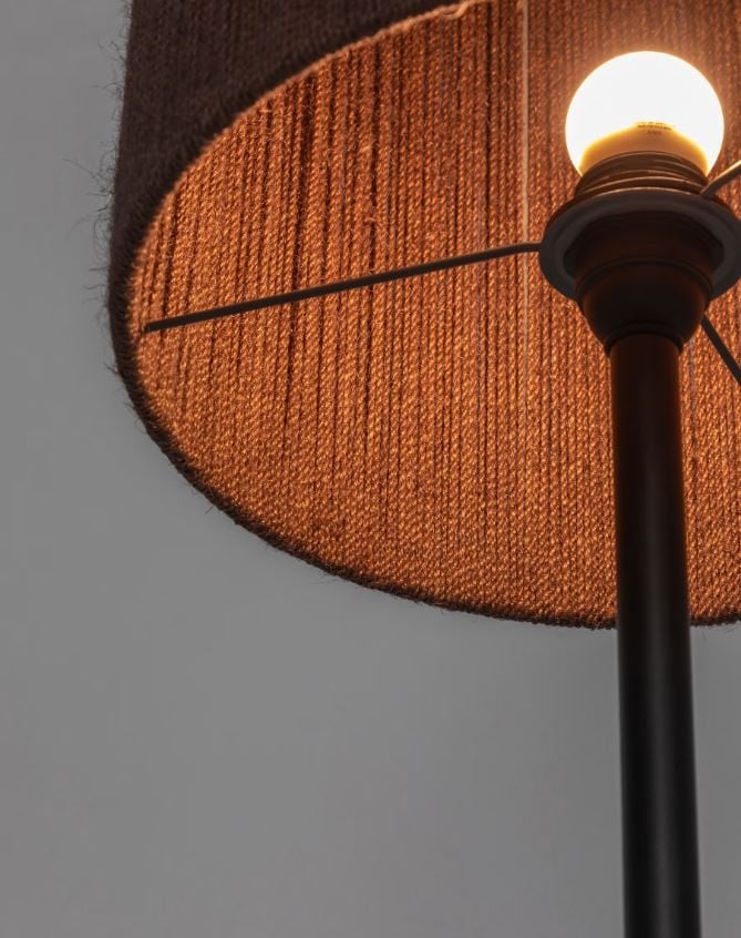 Lampadar maro/negru din lemn 147 cm Kor Kave Home