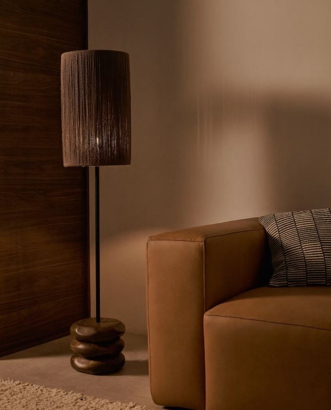 Lampadar maro/negru din lemn 147 cm Kor Kave Home