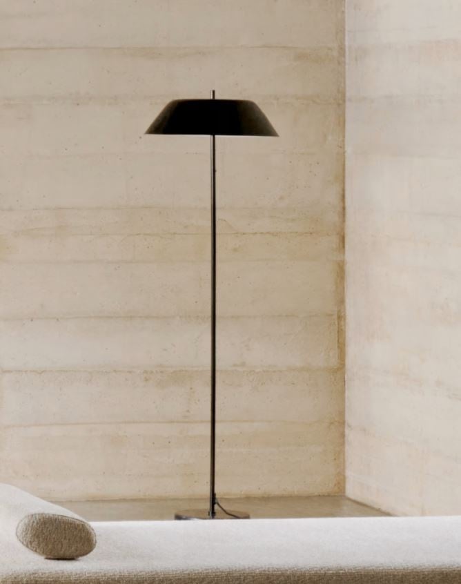 Lampadar negru din marmura 153 cm Sayra Kave Home