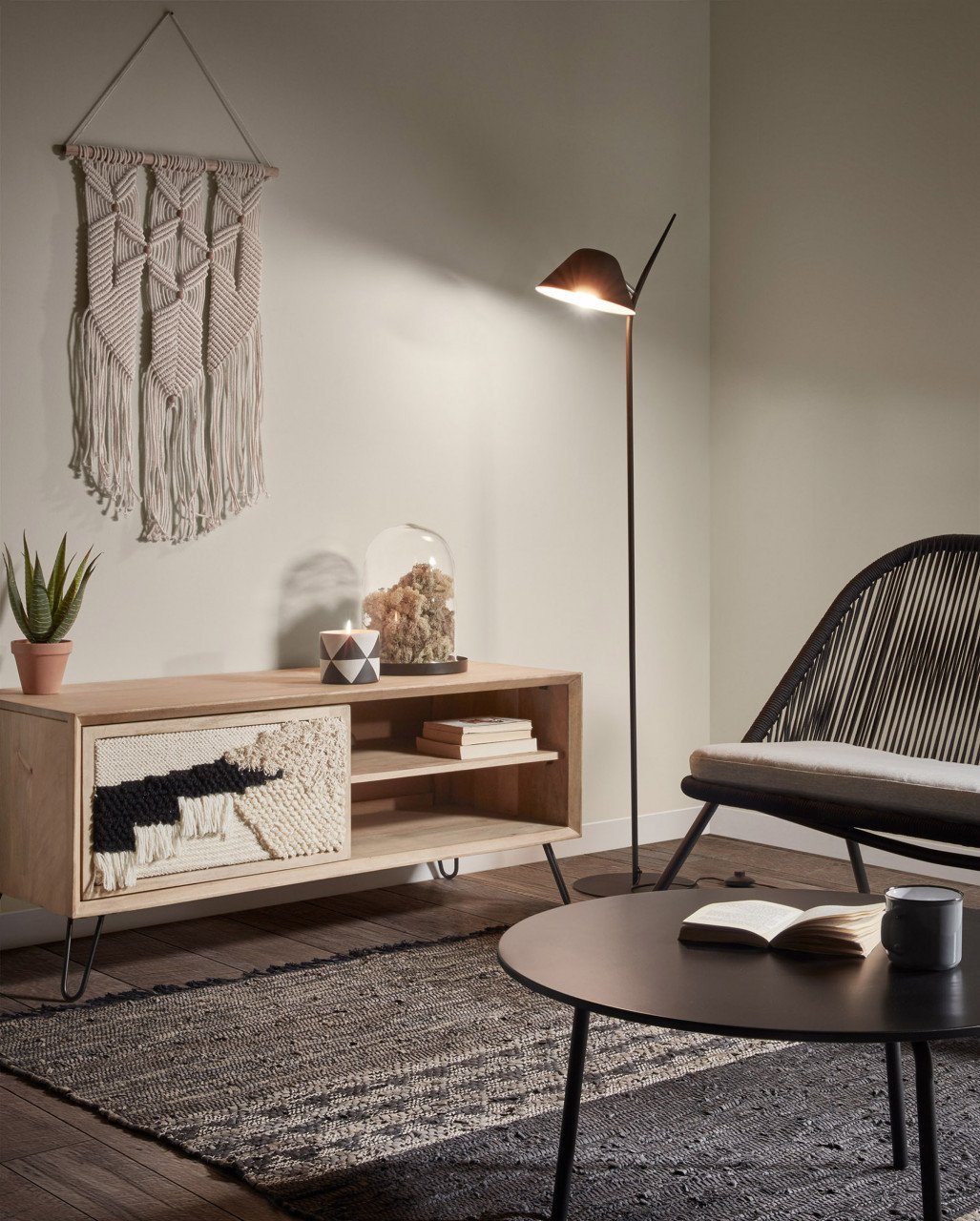 Lampadar negru din metal 152 cm Aurelia Kave Home