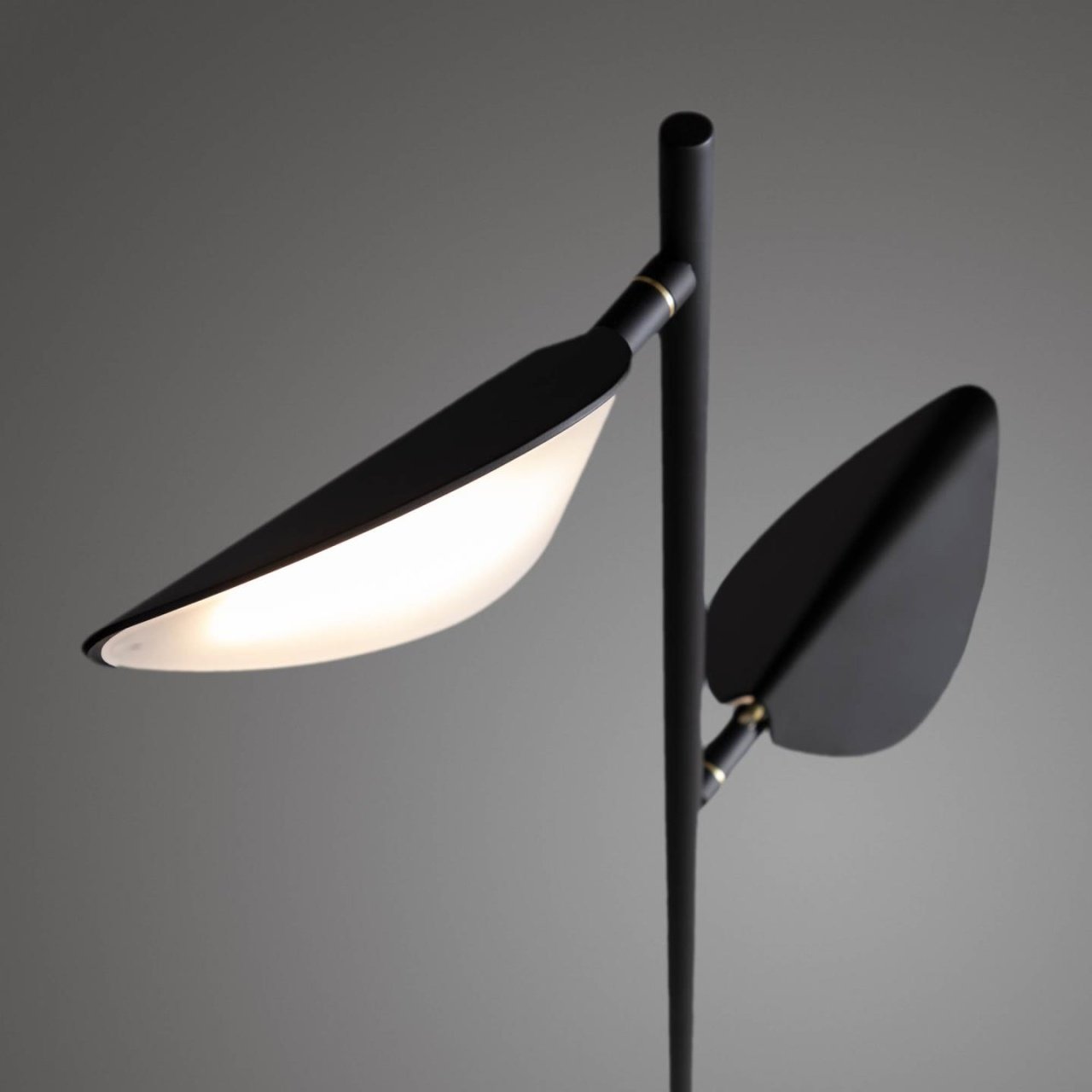 Lampadar negru din metal cu 2 becuri 150 cm Veleira Kave Home
