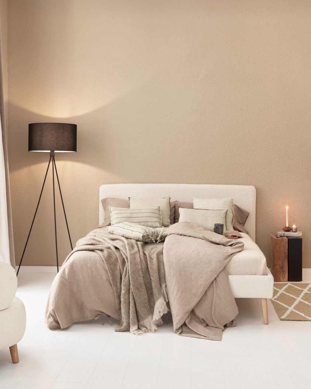 Lampadar negru din textil 160 cm Ikia Kave Home