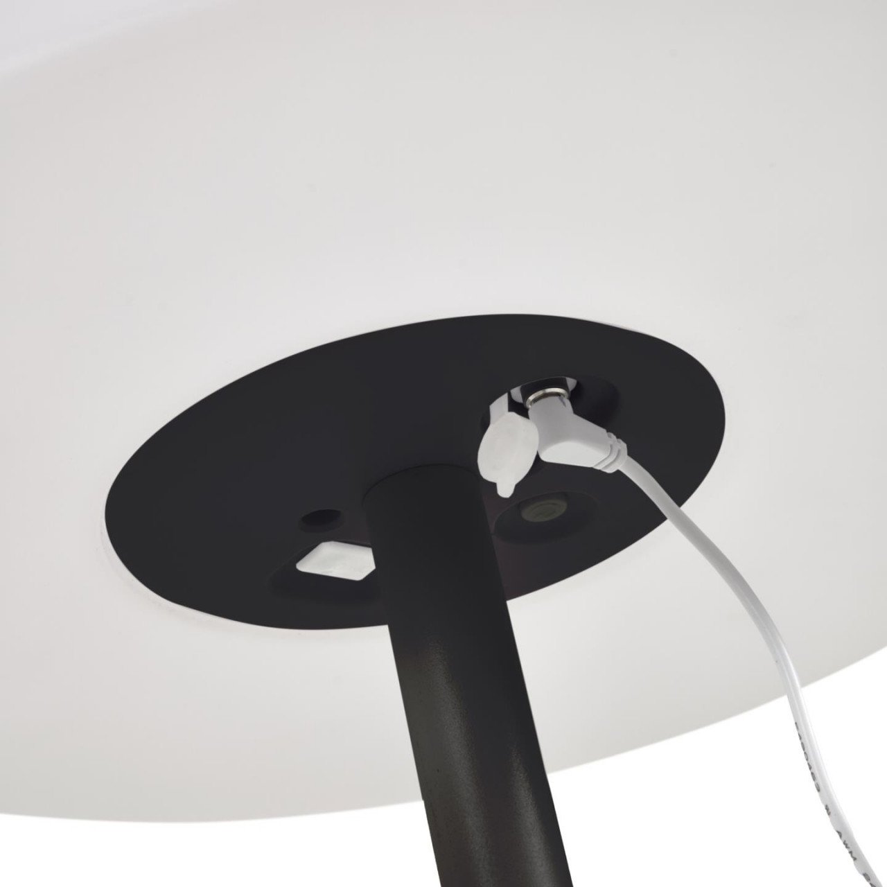 Lampadar solar alb/negru din metal 120 cm Amaray Kave Home