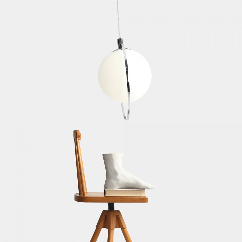 Lustra argintie/alba din metal Aura Aldex