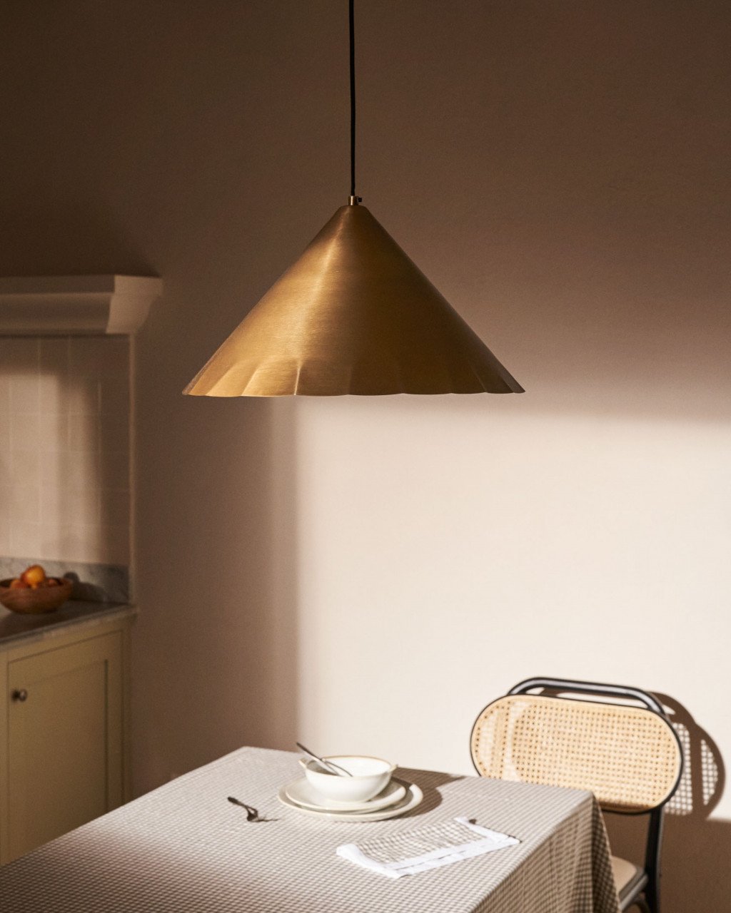 Lustra maro alama din metal Parlava Kave Home