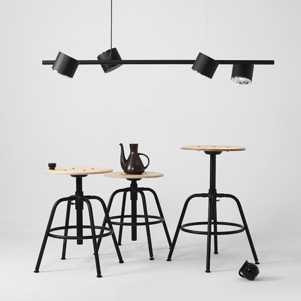 Lustra neagra din metal cu 4 becuri Bot Aldex