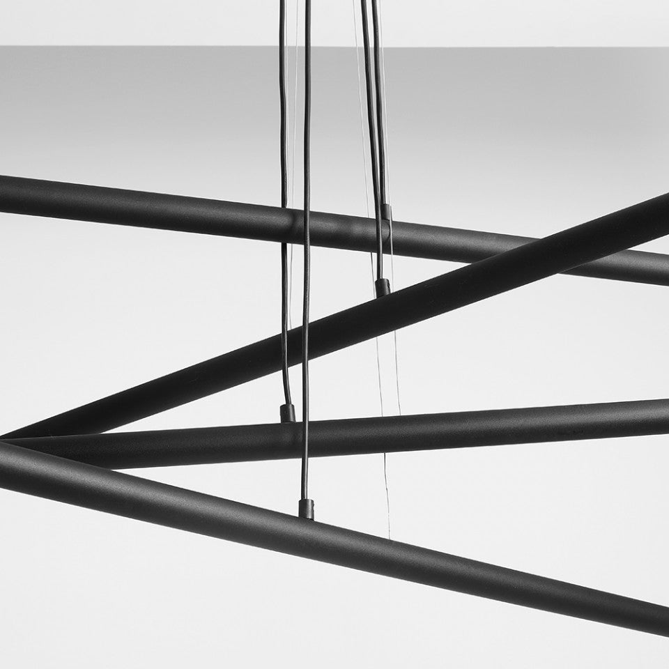 Lustra neagra din metal cu 8 becuri Tubo Aldex