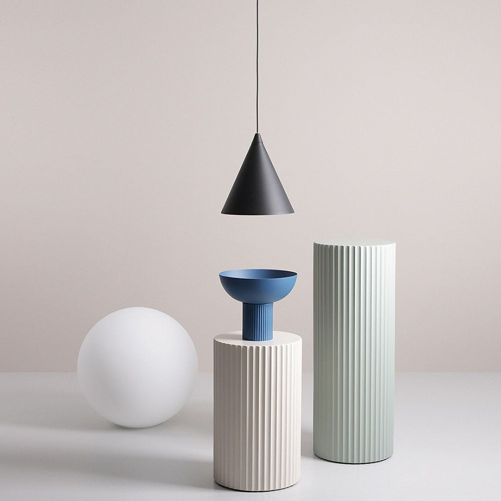 Lustra neagra din metal Form Aldex
