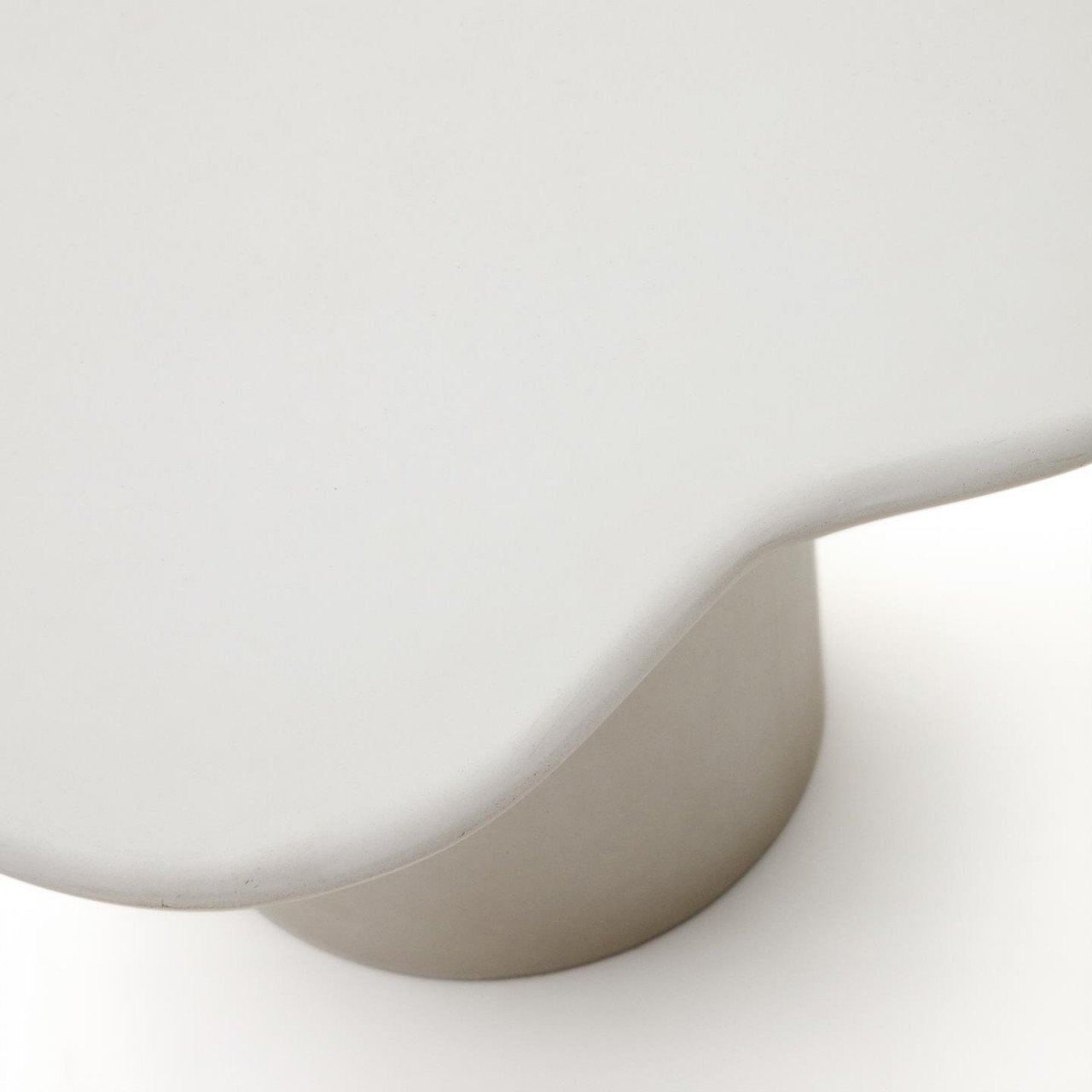 Masa de cafea alba din ciment 77x83 cm Macarella Kave Home
