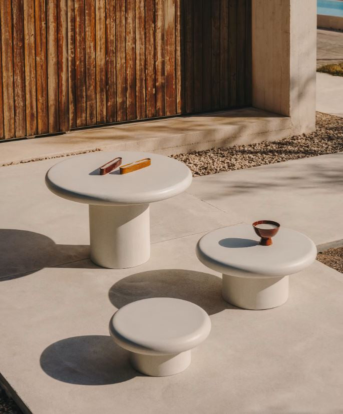 Masa de cafea exterior alba din ciment 66 cm Addaia Kave Home