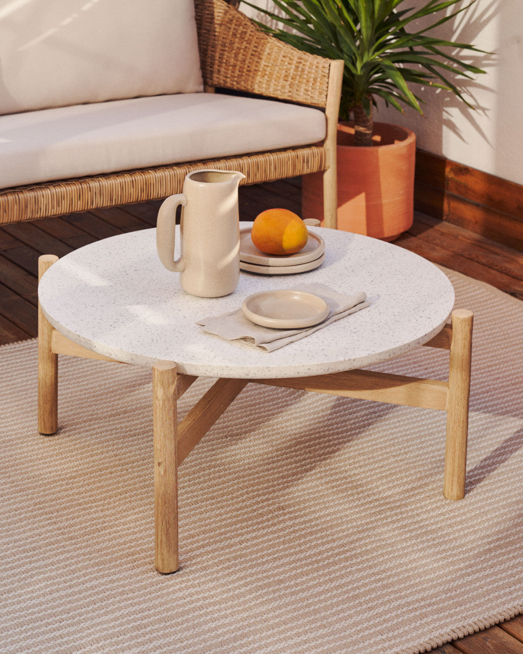 Masa de cafea exterior alba/maro din ciment 80 cm Pola Kave Home