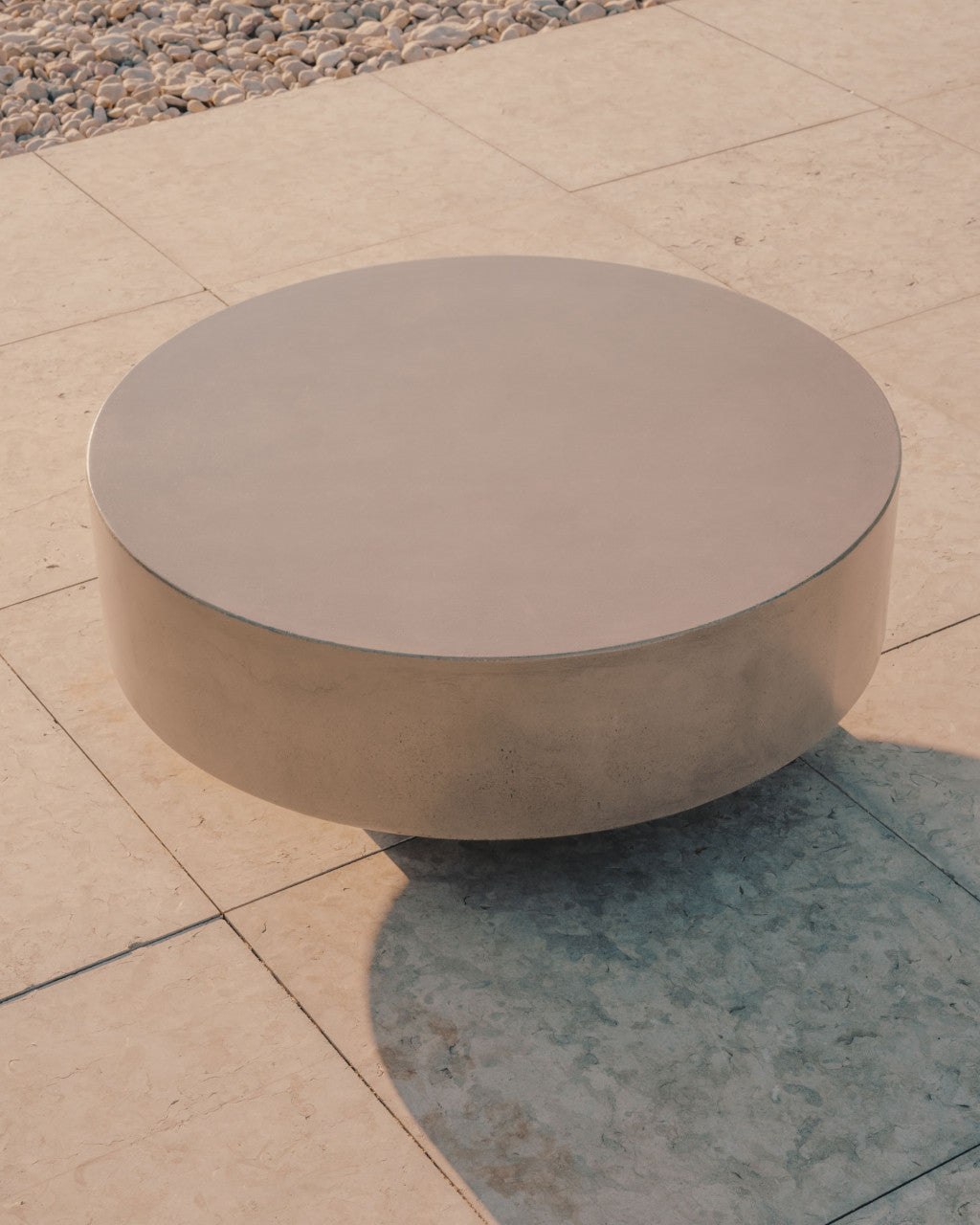 Masa de cafea exterior gri din ciment 80 cm Garbet Kave Home