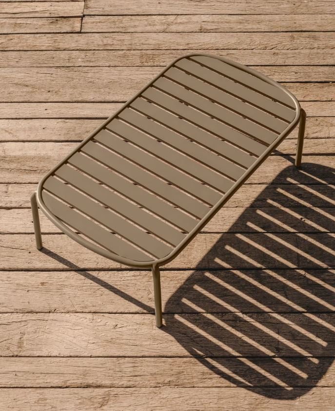 Masa de cafea exterior gri din metal 65x113 cm Joncols Kave Home