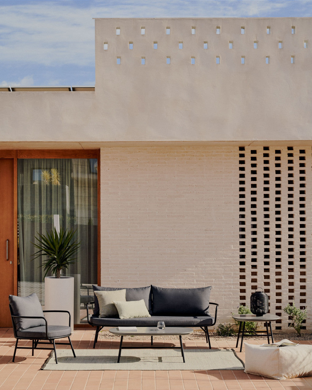 Masa de cafea exterior neagra din metal 60x100 cm Bramant Kave Home