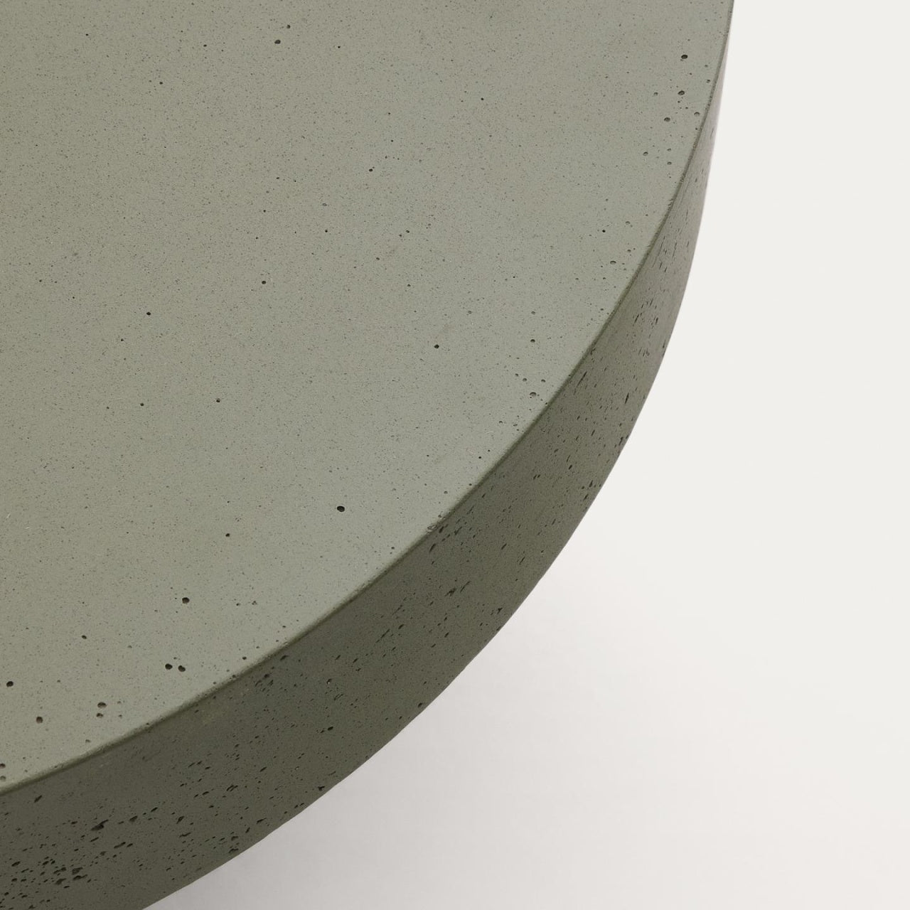 Masa de cafea exterior verde din ciment 90 cm Aiguablava Kave Home