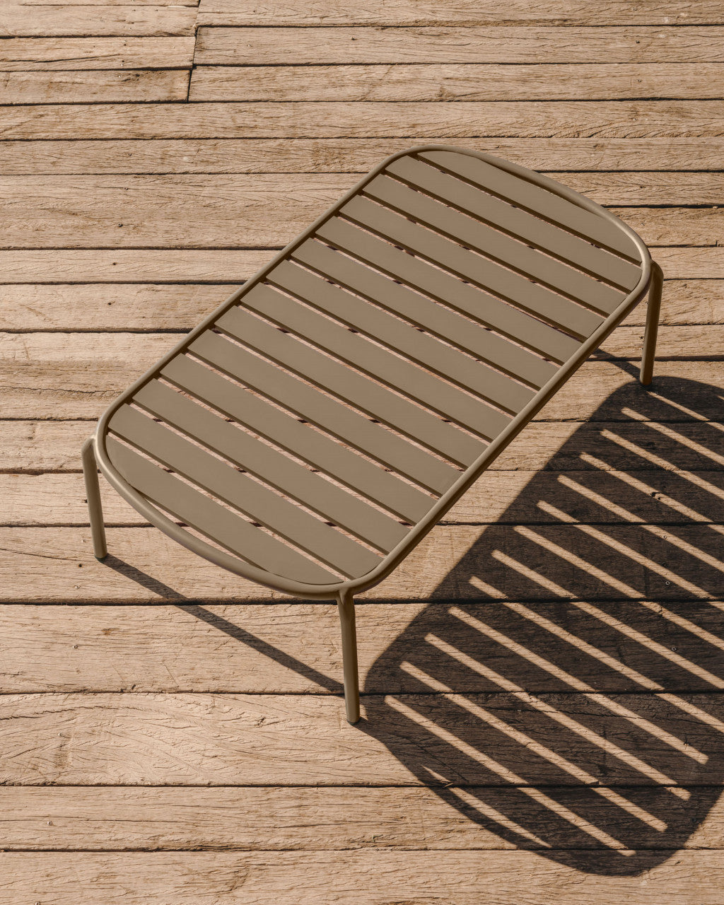 Masa de cafea exterior verde din metal 65x113 cm Joncols Kave Home
