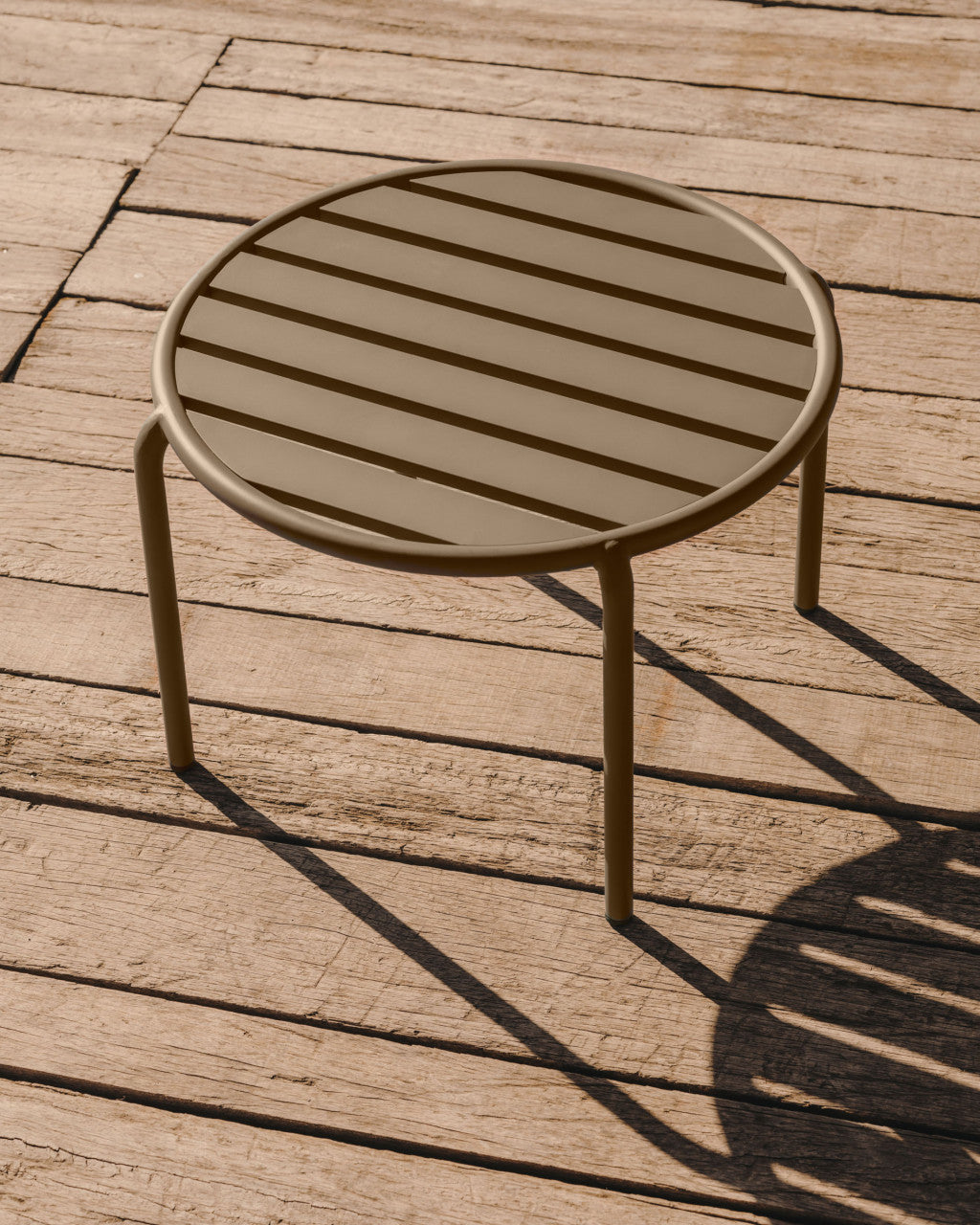 Masa de cafea exterior verde din metal 68 cm Joncols Kave Home