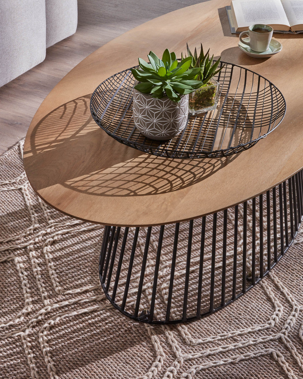 Masa de cafea maro/neagra din lemn 65x120 cm Leska Kave Home