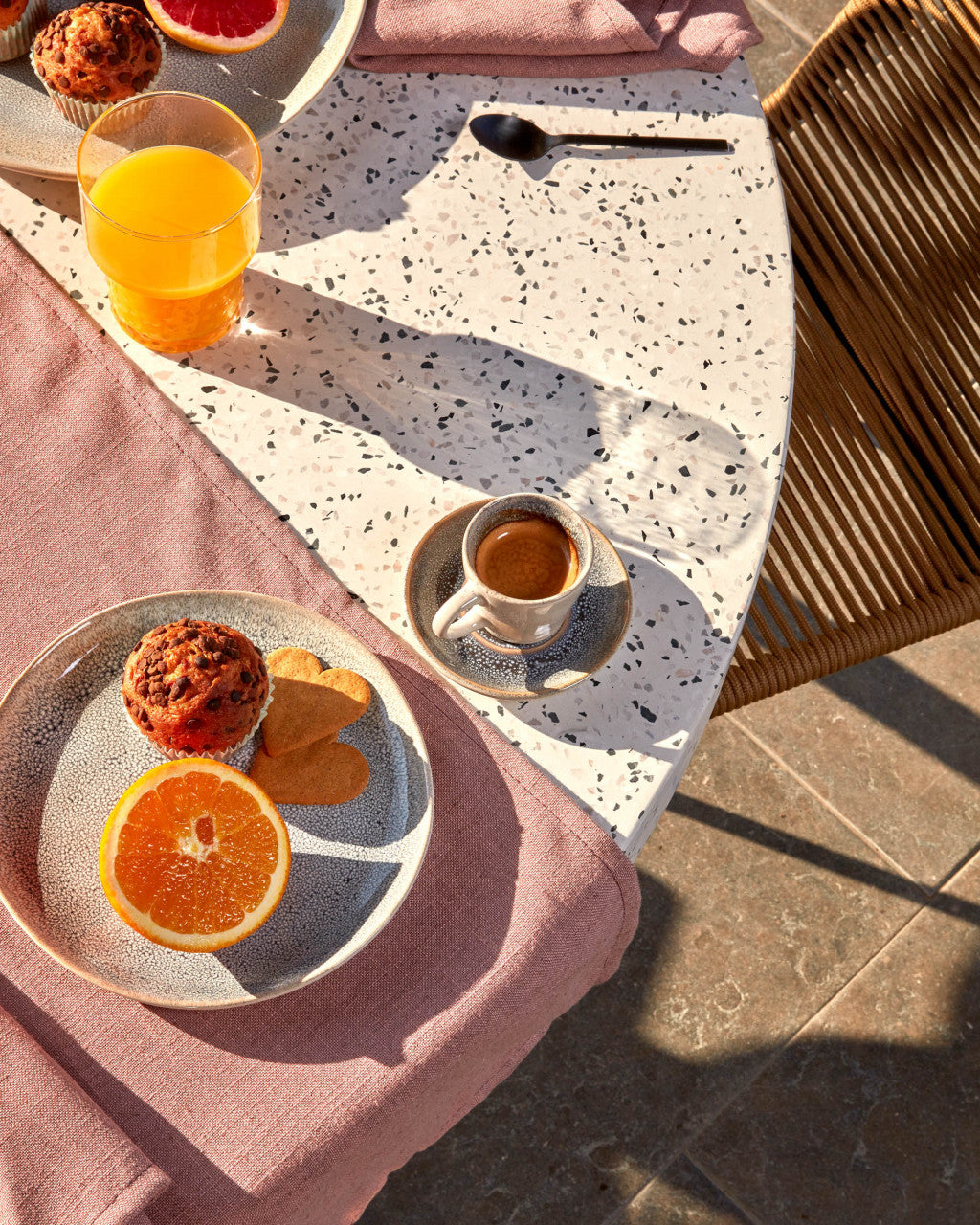 Masa dining alba/neagra din ciment 120 cm Shanelle Kave Home