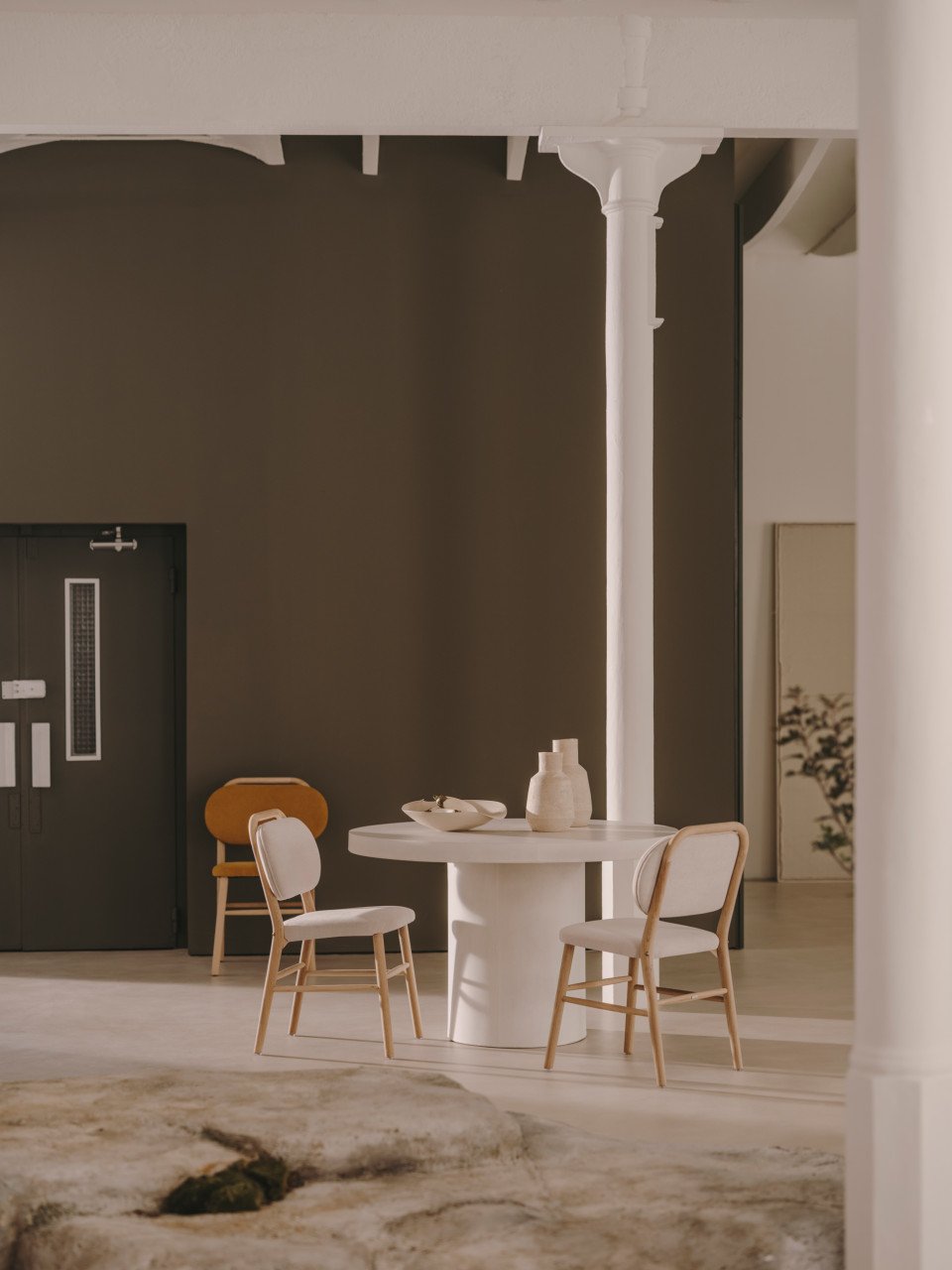 Masa dining exterior alba din ciment 90 cm Aiguablava Kave Home