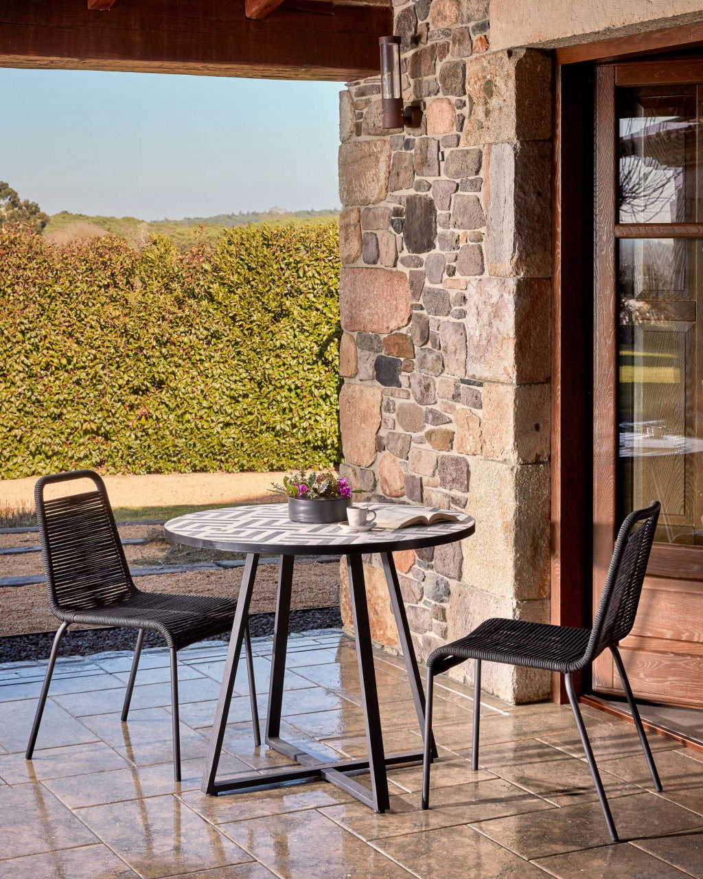 Masa dining exterior alba/maro din ceramica si metal 90 cm Tella Kave Home