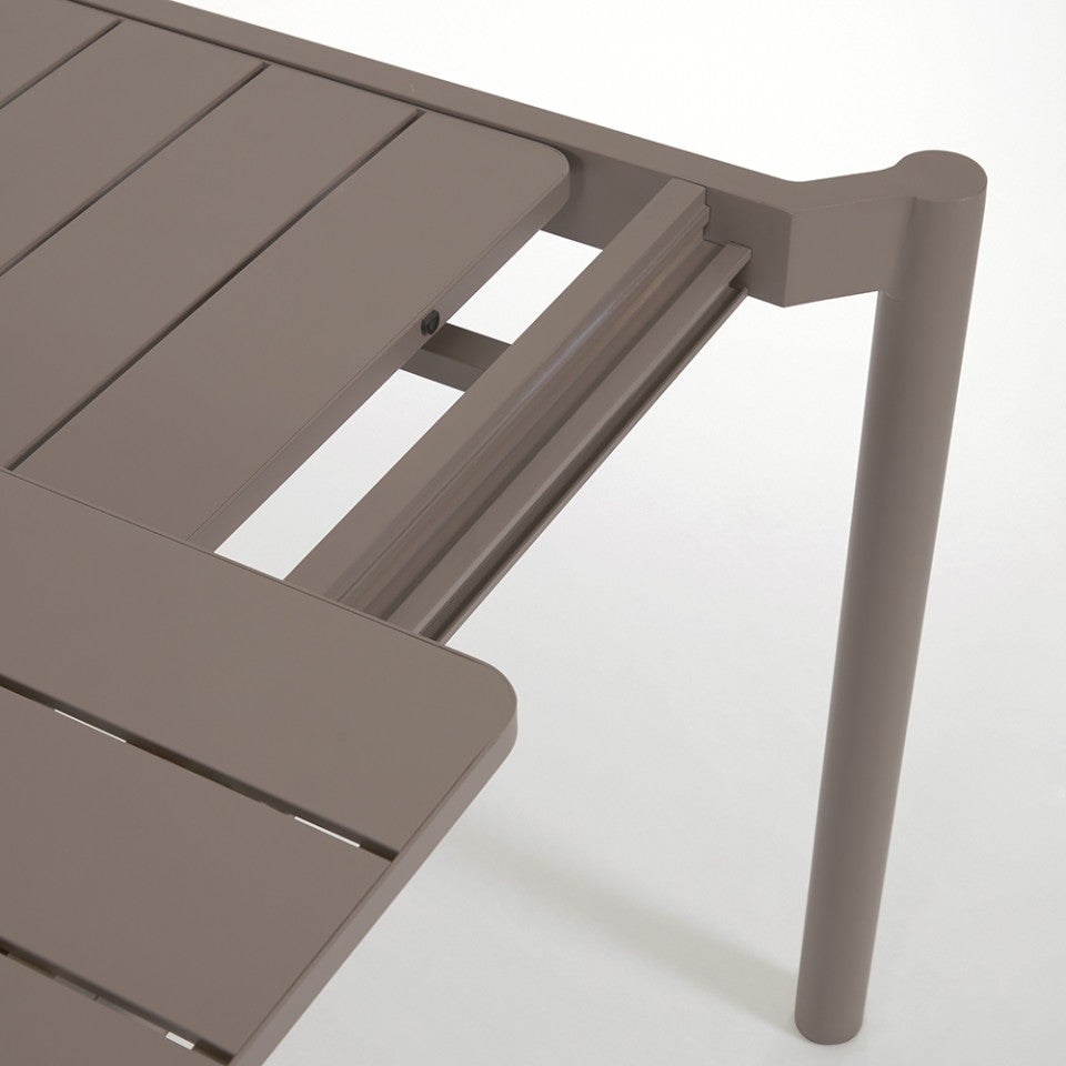 Masa dining exterior extensibila maro din metal 90x140(200) cm Zaltana Kave Home