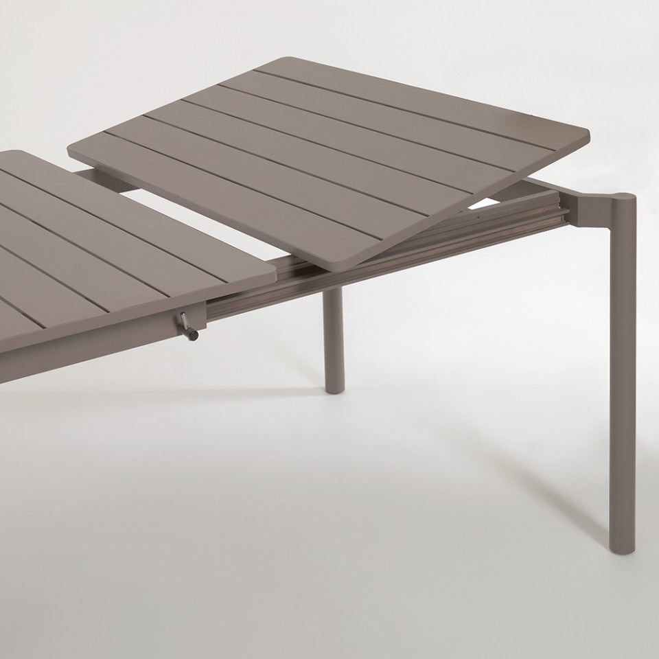 Masa dining exterior extensibila maro din metal 90x140(200) cm Zaltana Kave Home