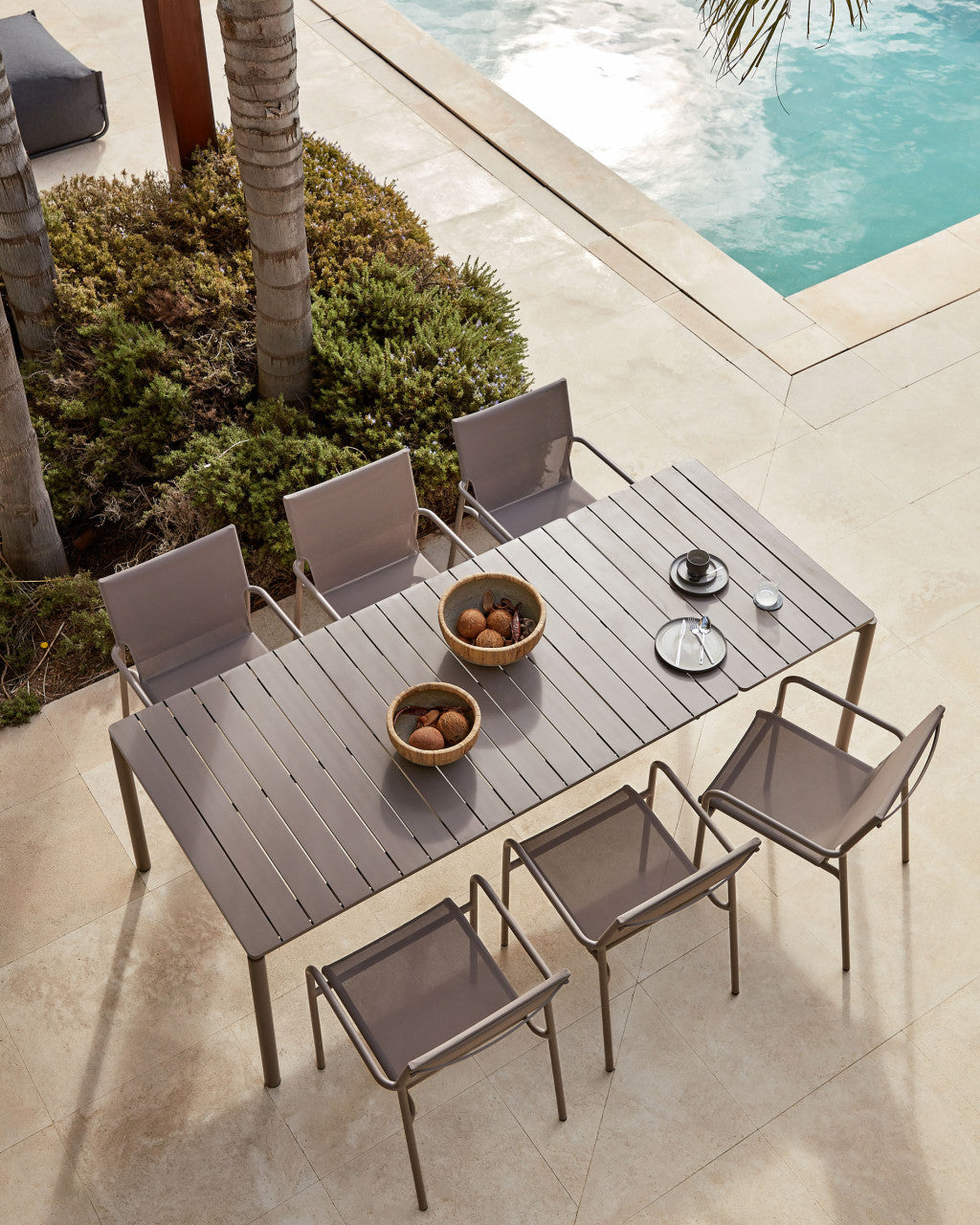 Masa dining exterior extensibila maro din metal 90x140(200) cm Zaltana Kave Home