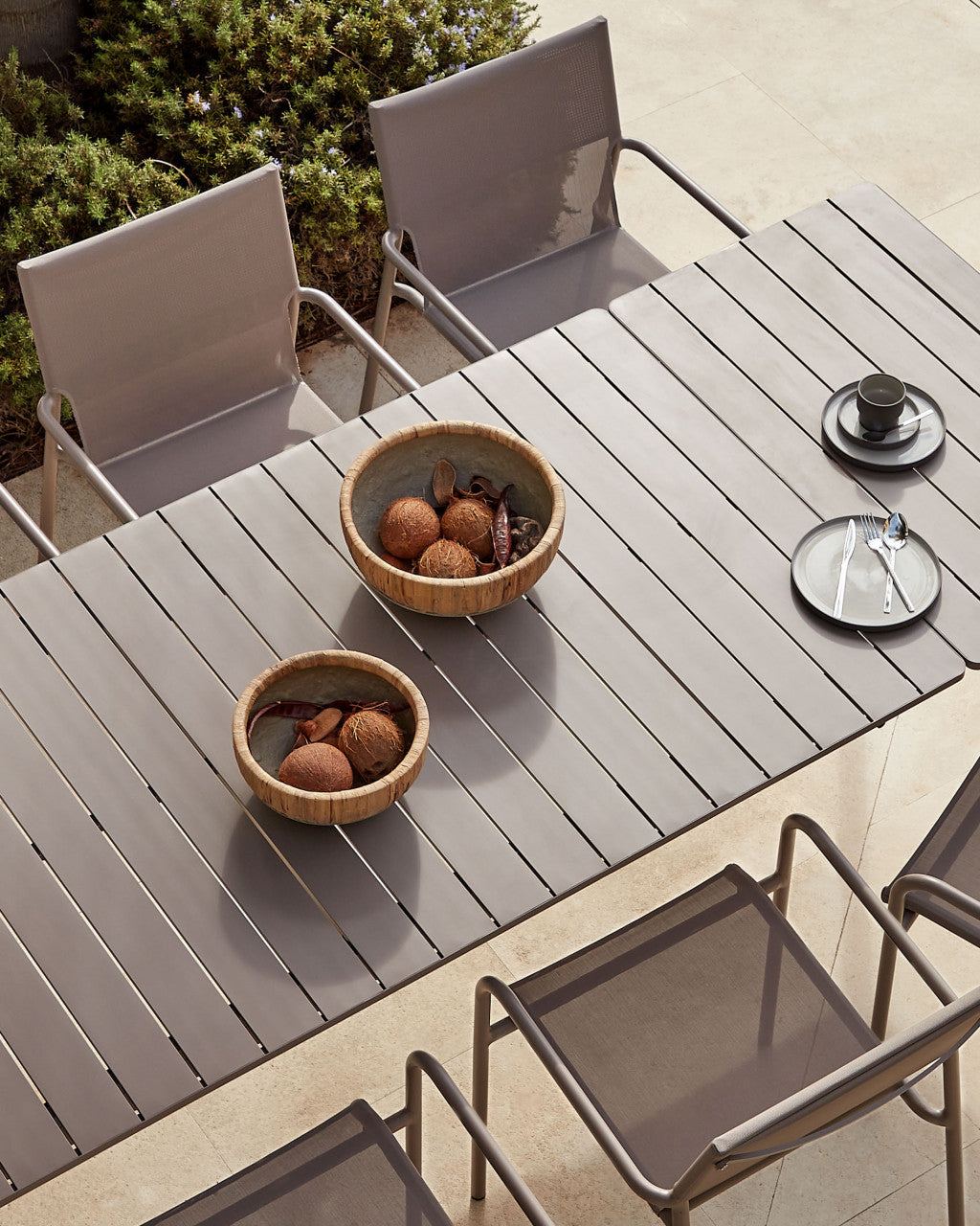 Masa dining exterior extensibila maro din metal 90x140(200) cm Zaltana Kave Home
