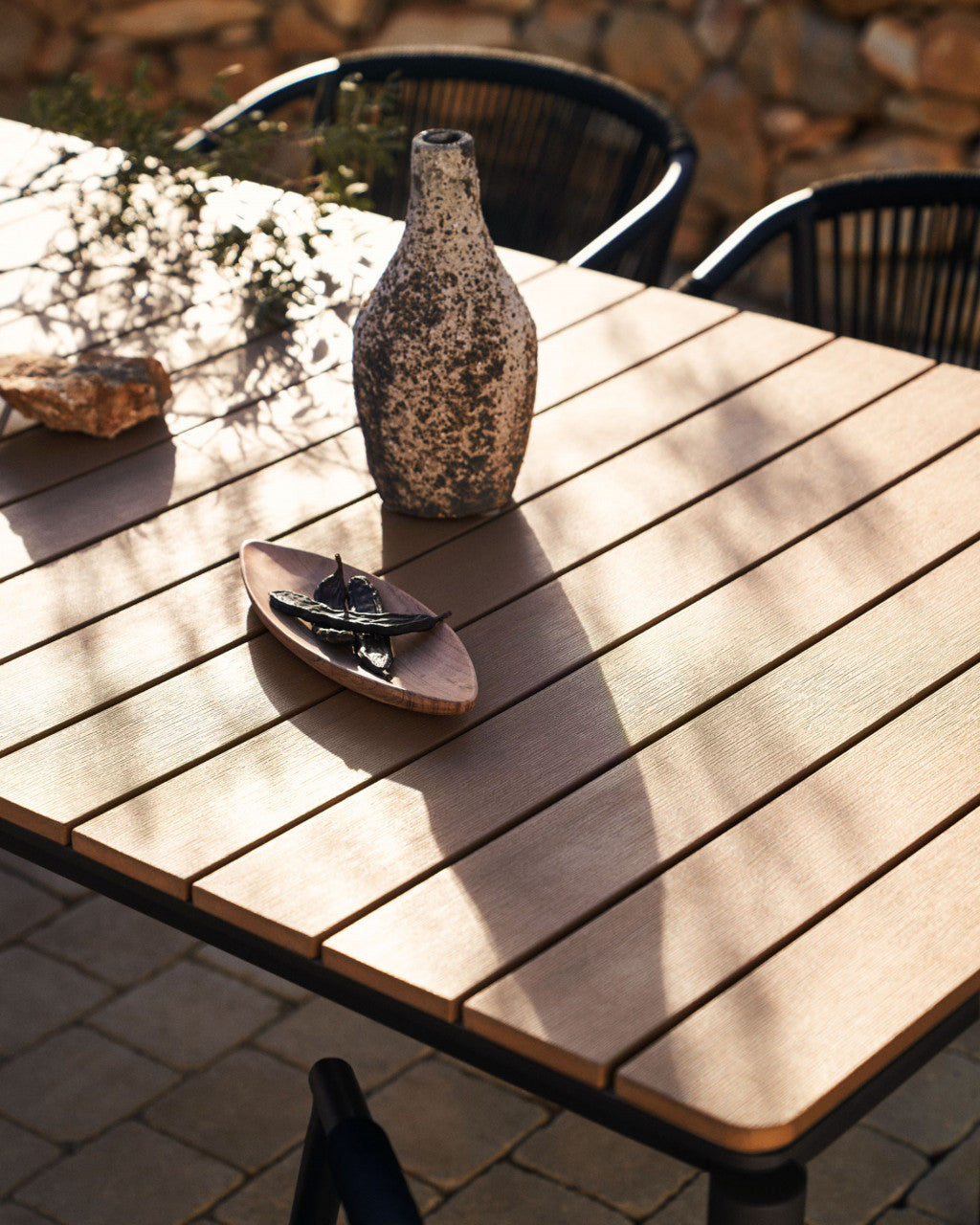 Masa dining exterior extensibila maro/neagra din metal 90x140(200) cm Canyelles Kave Home