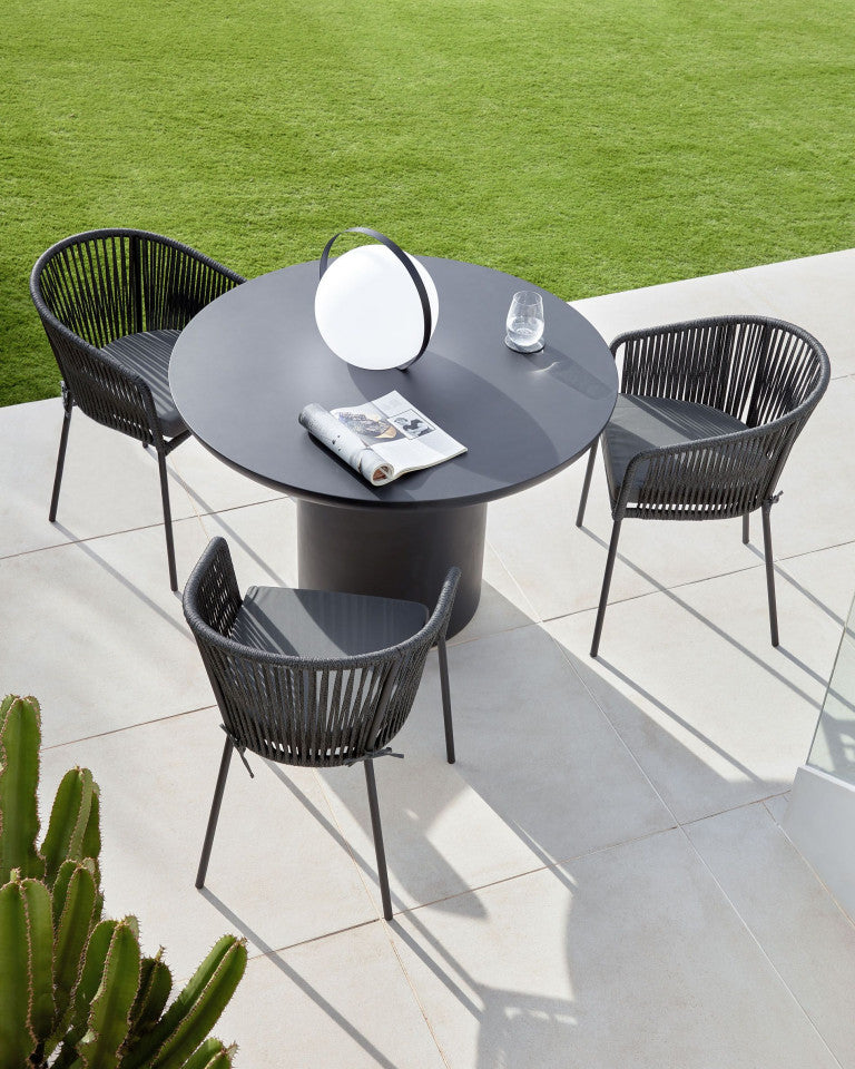 Masa dining exterior neagra din ciment 110 cm Taimi Kave Home