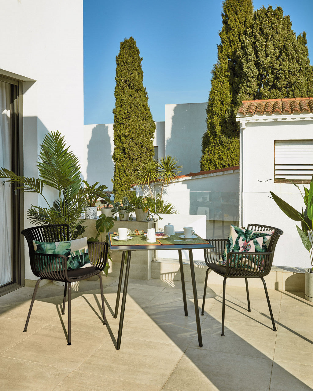 Masa dining exterior neagra din ciment 75x75 cm Mathis Kave Home