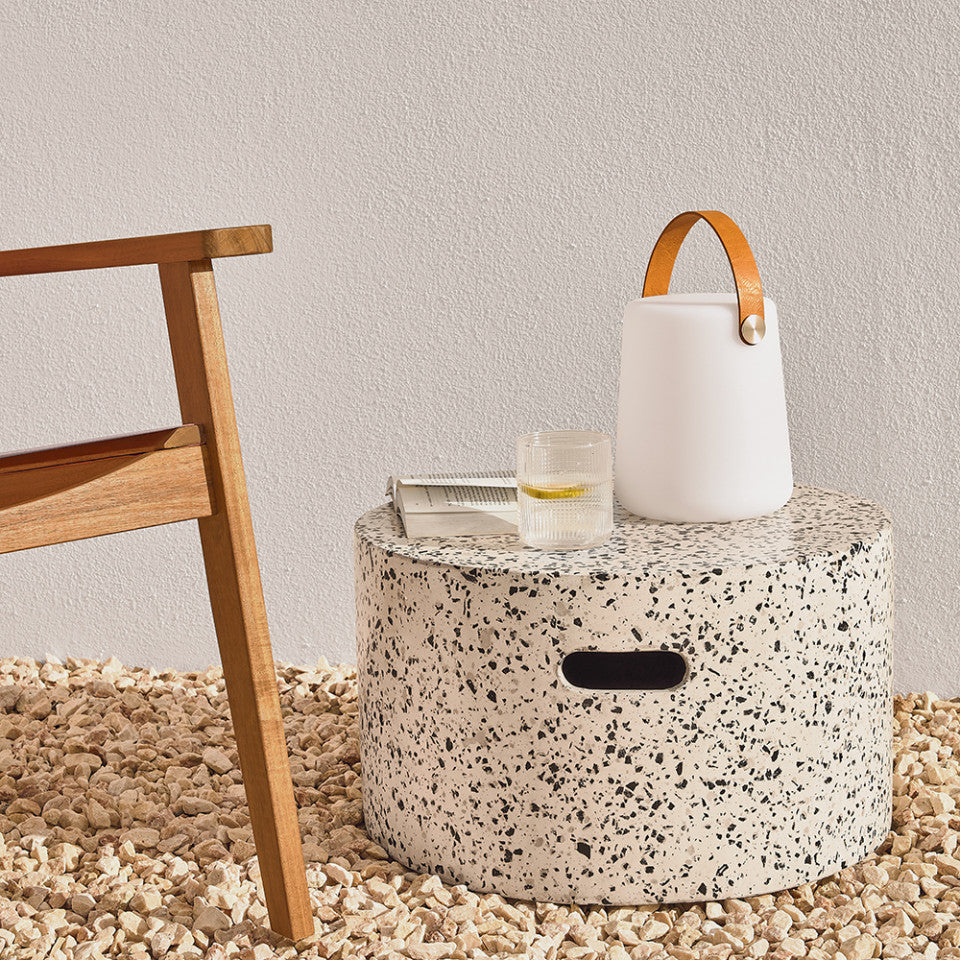Masa laterala exterior alba din ciment 52 cm Jenell Kave Home
